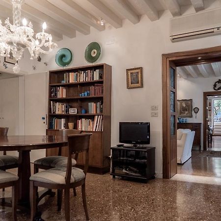 Accademia Terrazza Apartment Venesia Bagian luar foto