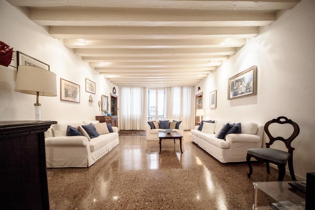 Accademia Terrazza Apartment Venesia Bagian luar foto