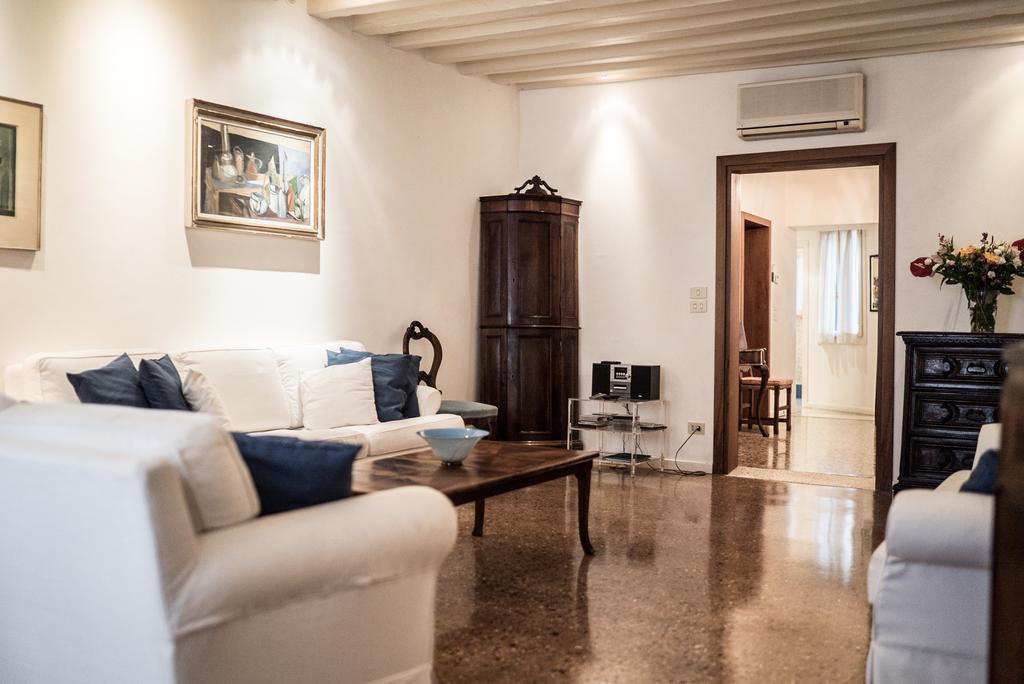 Accademia Terrazza Apartment Venesia Bagian luar foto