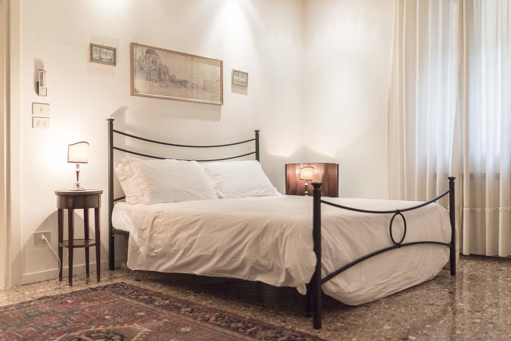 Accademia Terrazza Apartment Venesia Bagian luar foto