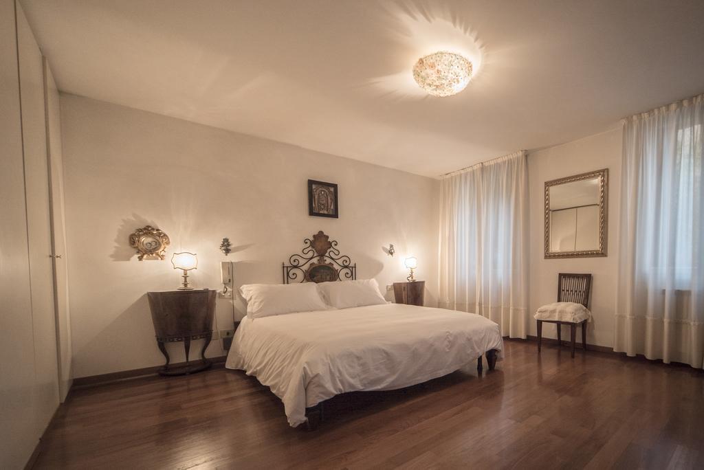 Accademia Terrazza Apartment Venesia Bagian luar foto