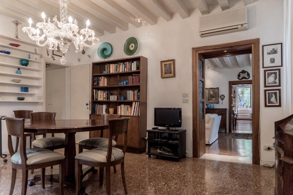Accademia Terrazza Apartment Venesia Bagian luar foto