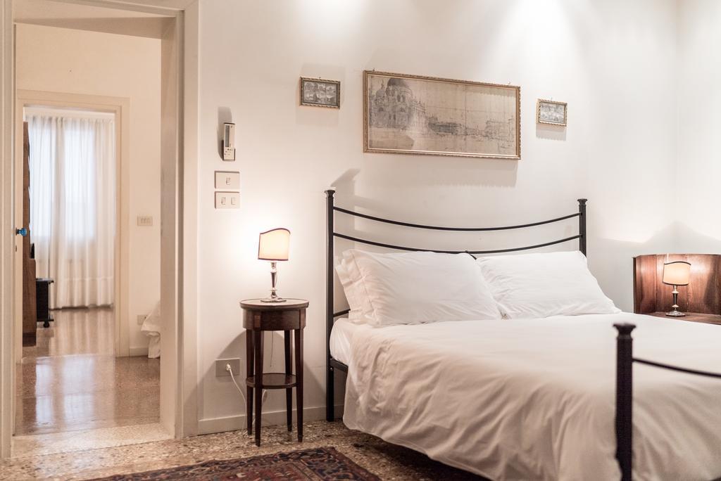 Accademia Terrazza Apartment Venesia Bagian luar foto