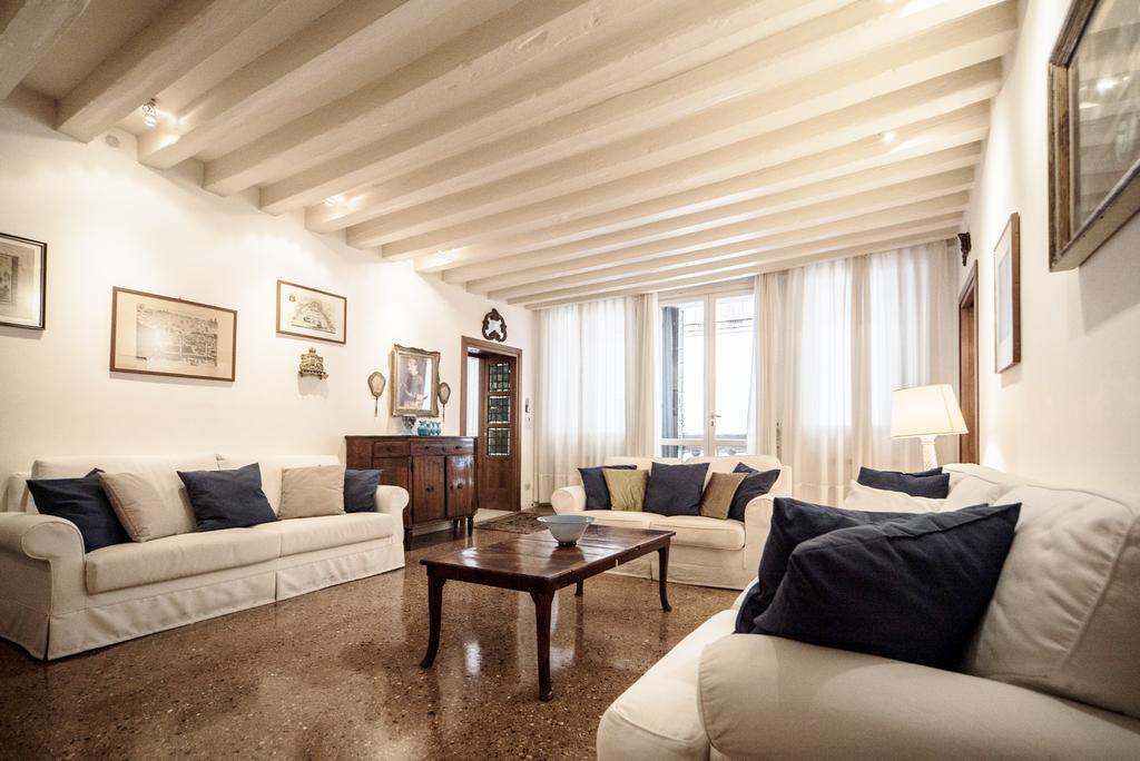 Accademia Terrazza Apartment Venesia Bagian luar foto