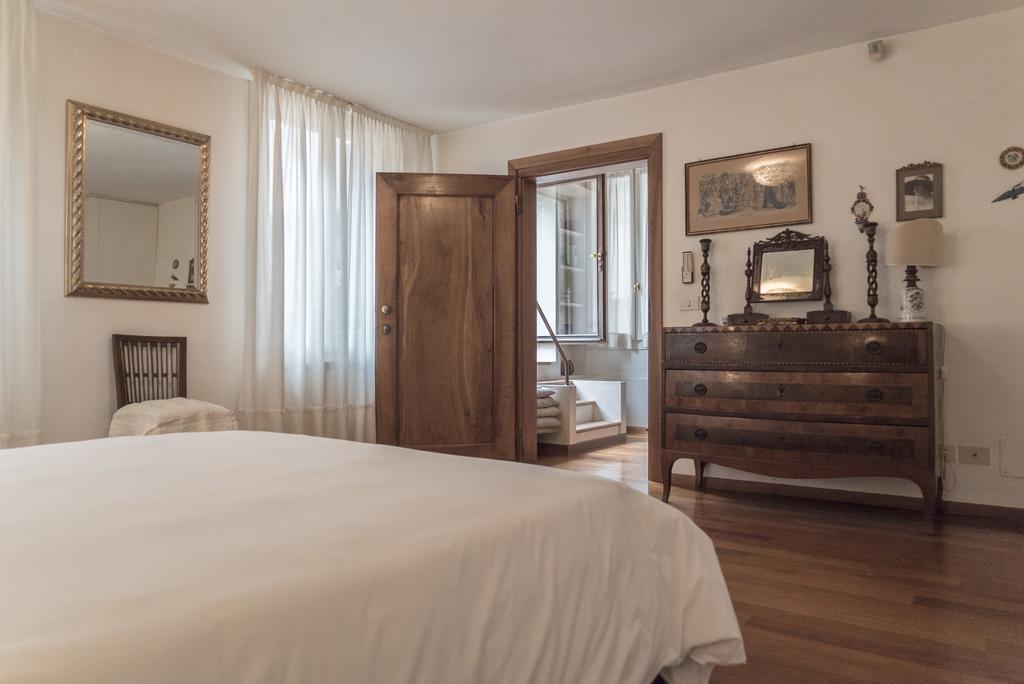 Accademia Terrazza Apartment Venesia Bagian luar foto