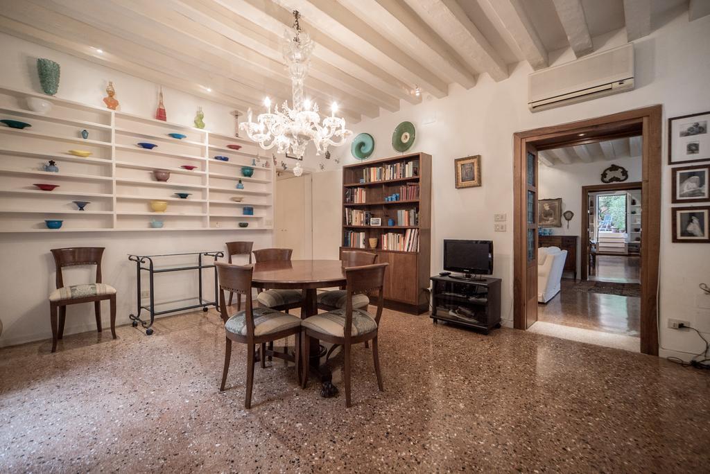 Accademia Terrazza Apartment Venesia Bagian luar foto