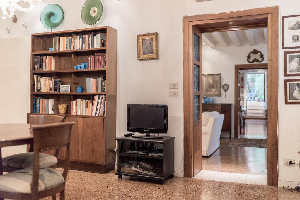 Accademia Terrazza Apartment Venesia Bagian luar foto