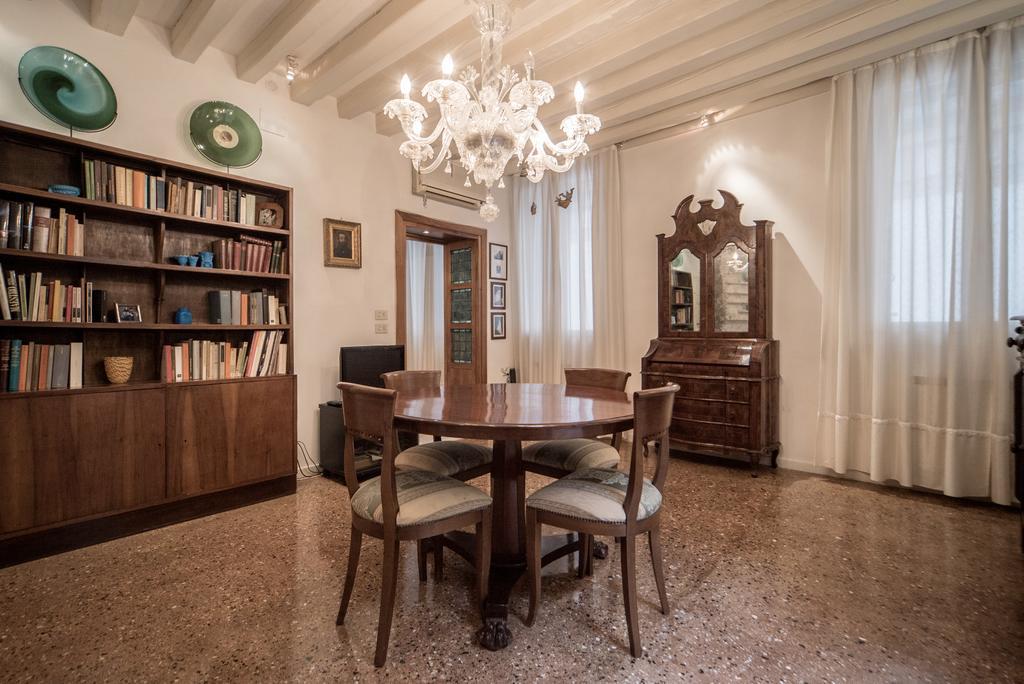 Accademia Terrazza Apartment Venesia Bagian luar foto
