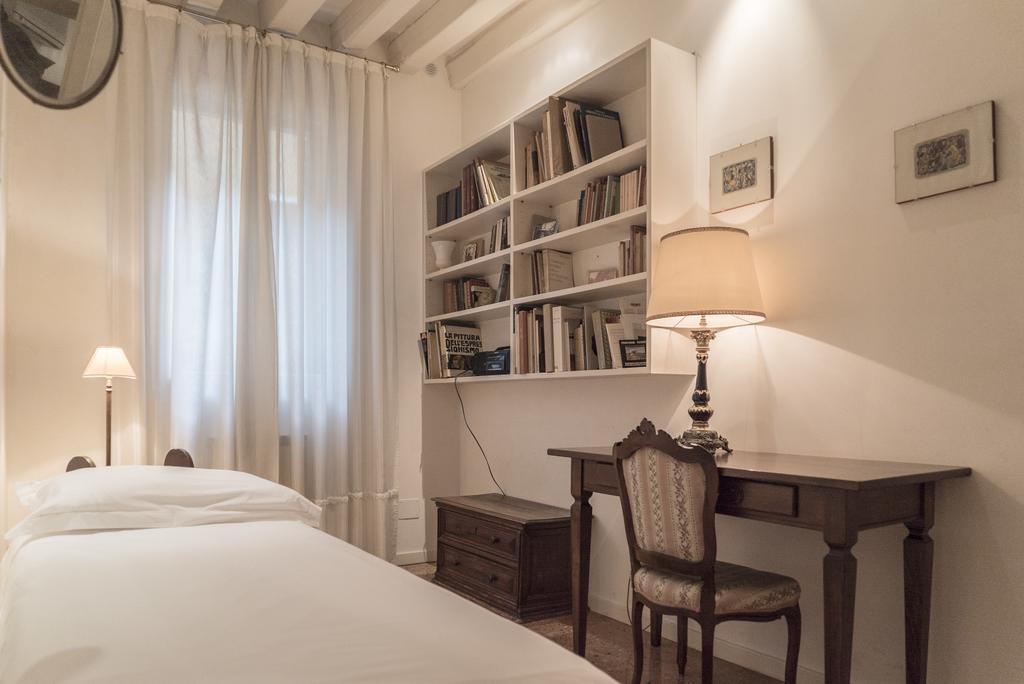 Accademia Terrazza Apartment Venesia Bagian luar foto
