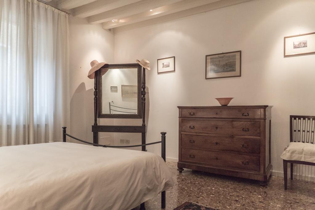 Accademia Terrazza Apartment Venesia Bagian luar foto