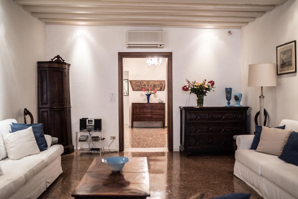 Accademia Terrazza Apartment Venesia Bagian luar foto