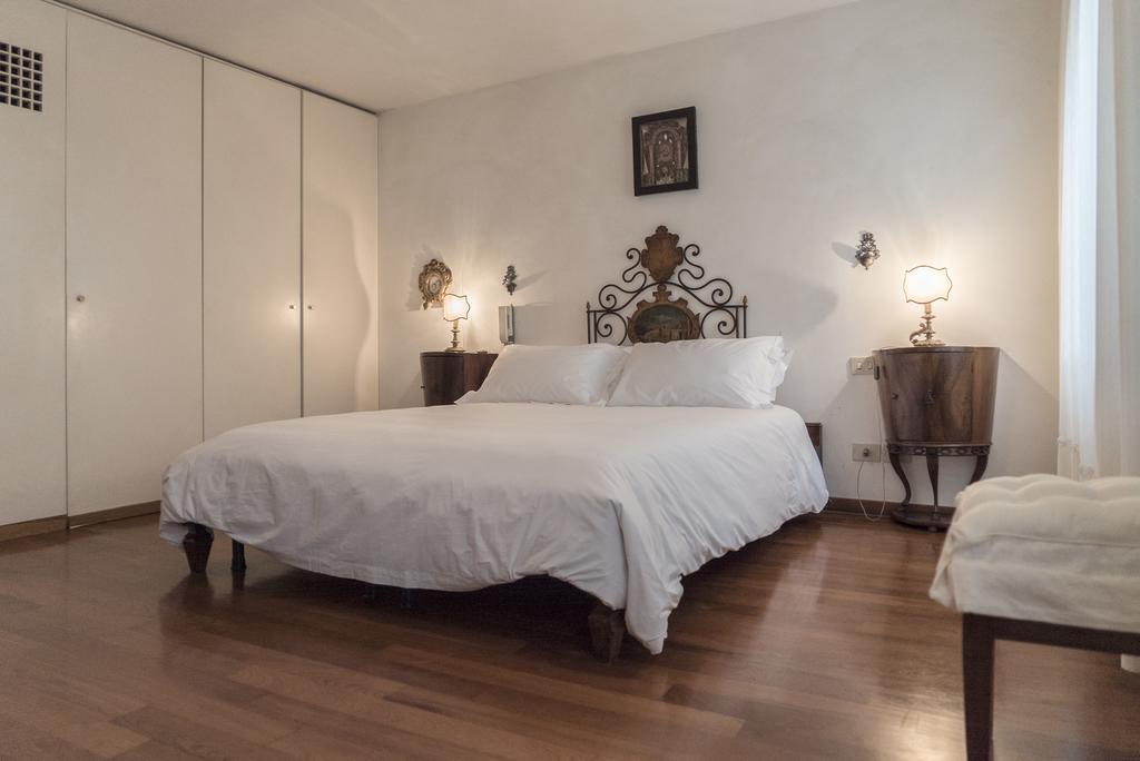 Accademia Terrazza Apartment Venesia Bagian luar foto