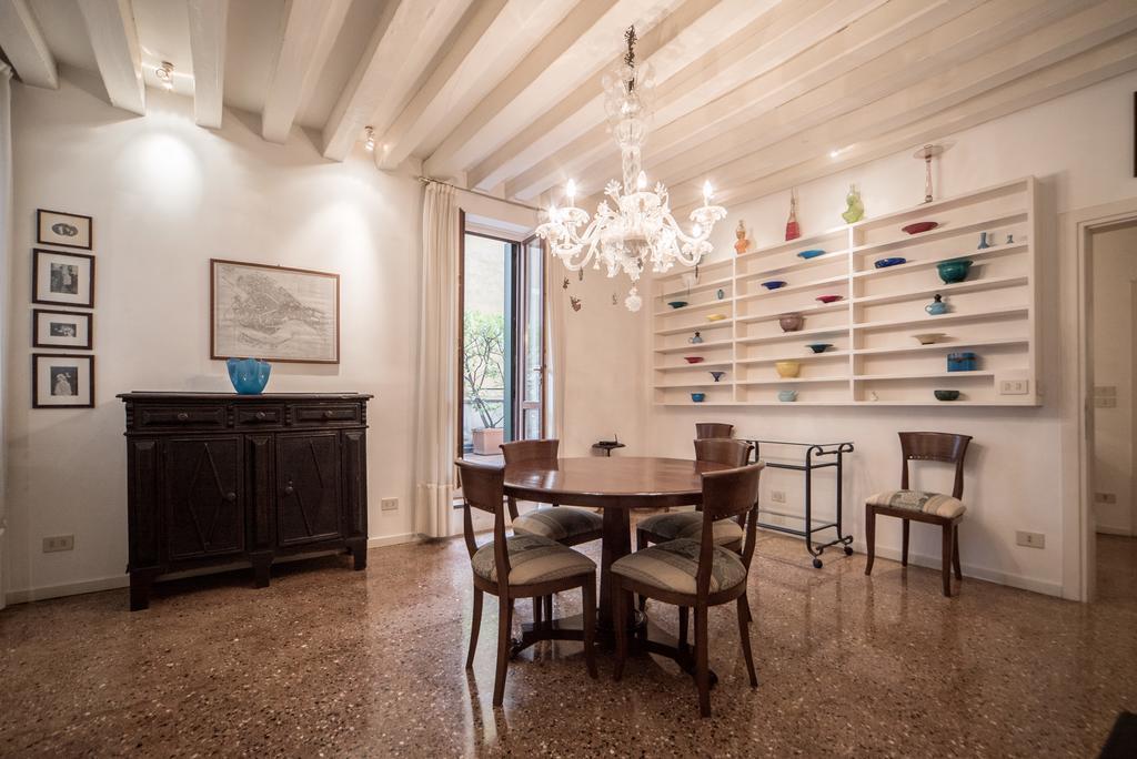 Accademia Terrazza Apartment Venesia Bagian luar foto