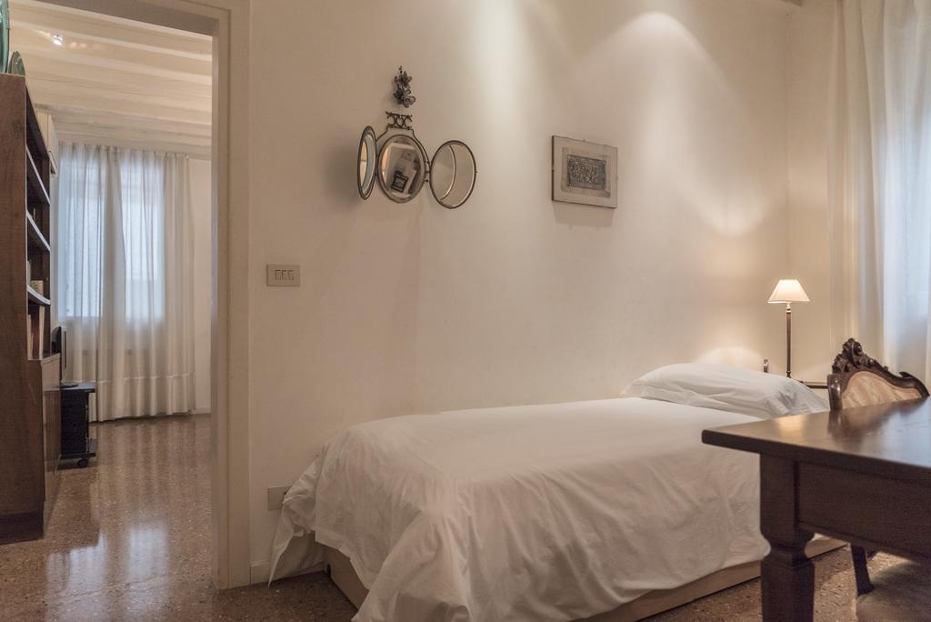 Accademia Terrazza Apartment Venesia Bagian luar foto