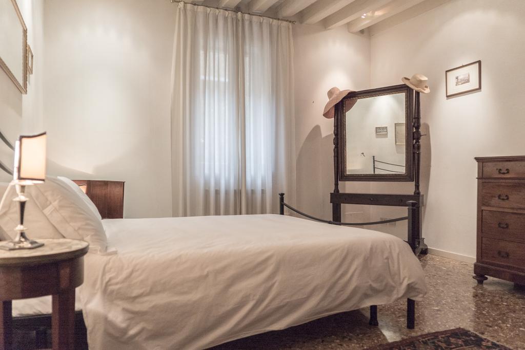 Accademia Terrazza Apartment Venesia Bagian luar foto