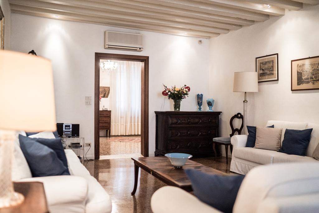 Accademia Terrazza Apartment Venesia Bagian luar foto