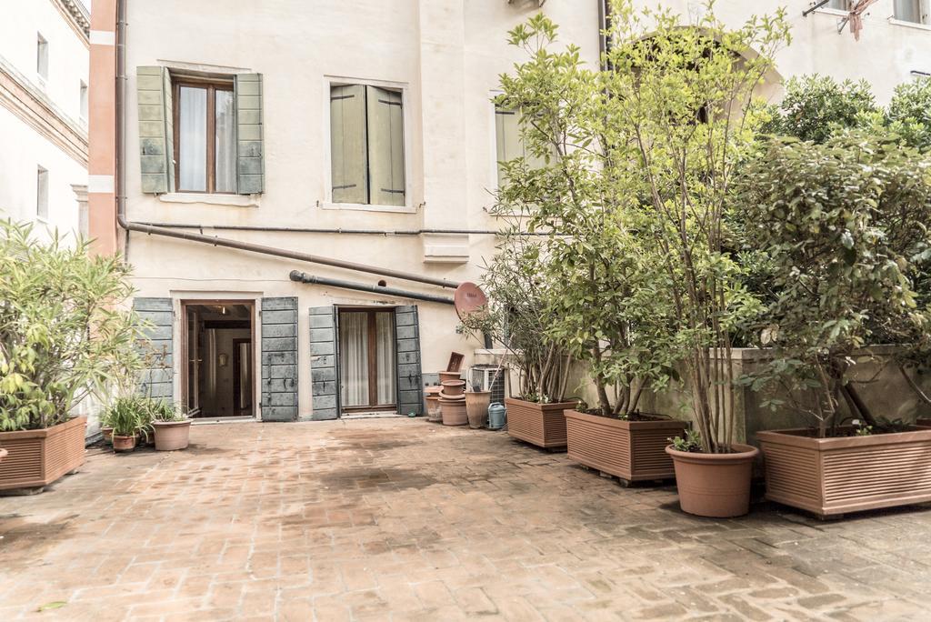 Accademia Terrazza Apartment Venesia Bagian luar foto