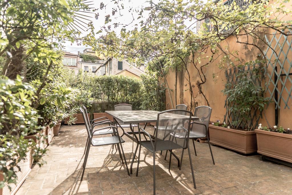 Accademia Terrazza Apartment Venesia Bagian luar foto