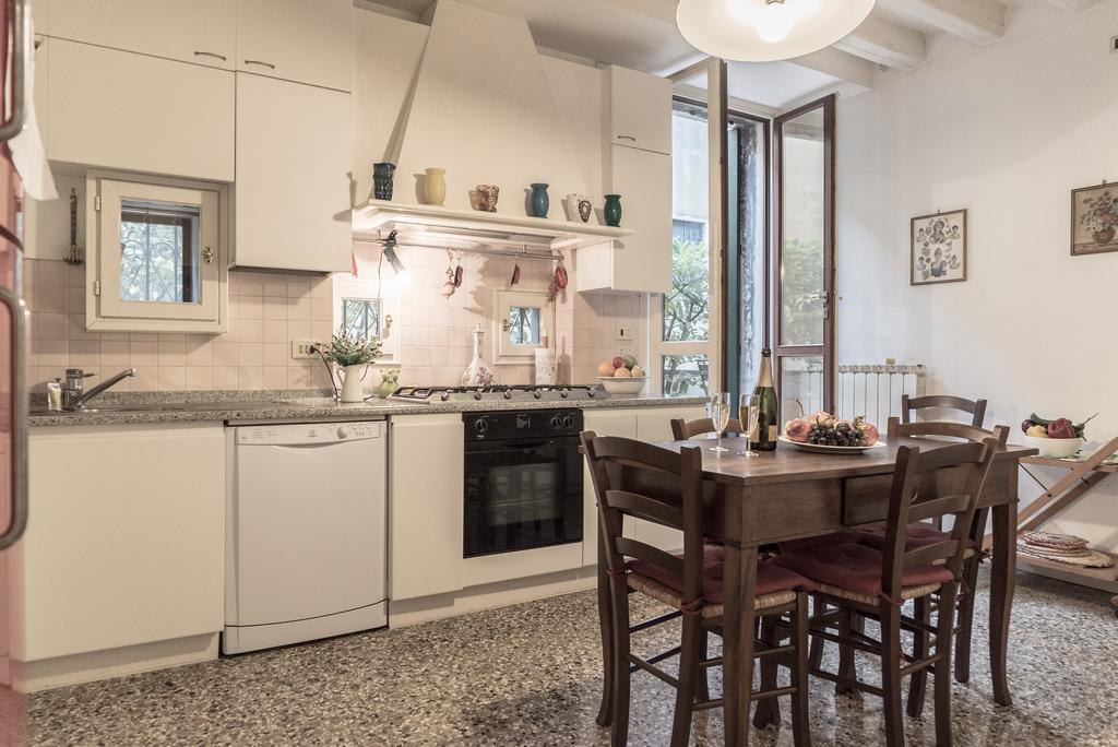 Accademia Terrazza Apartment Venesia Bagian luar foto