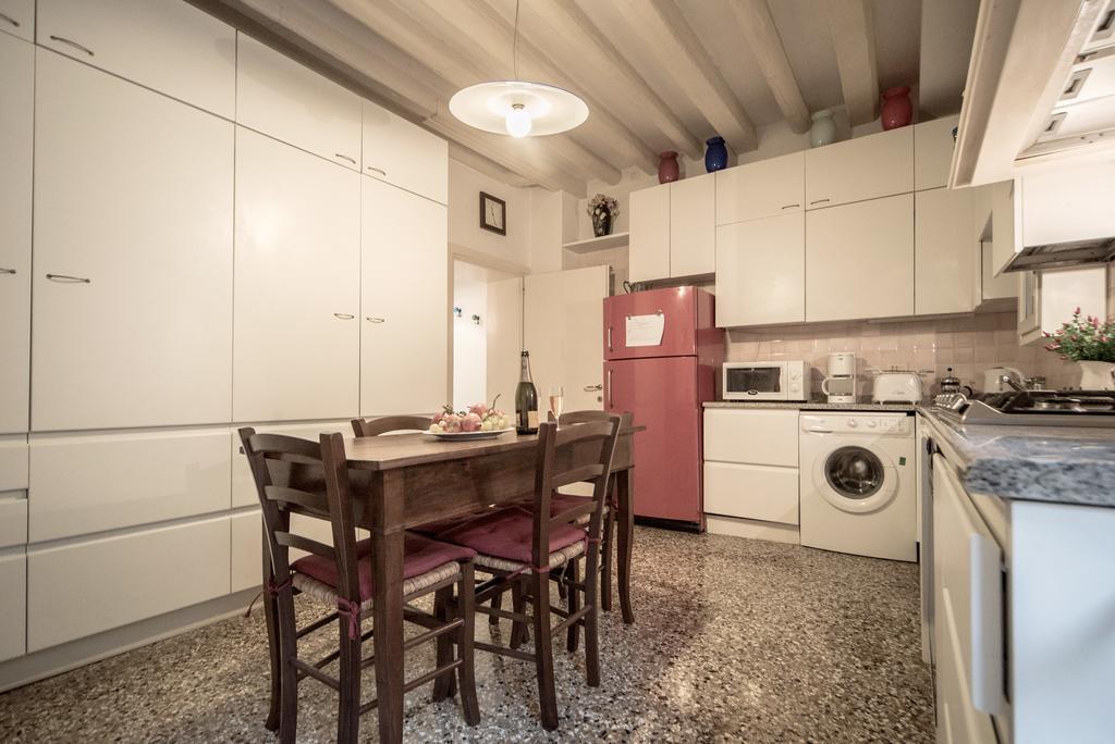 Accademia Terrazza Apartment Venesia Bagian luar foto