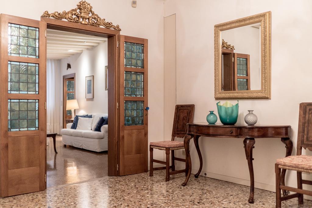 Accademia Terrazza Apartment Venesia Bagian luar foto